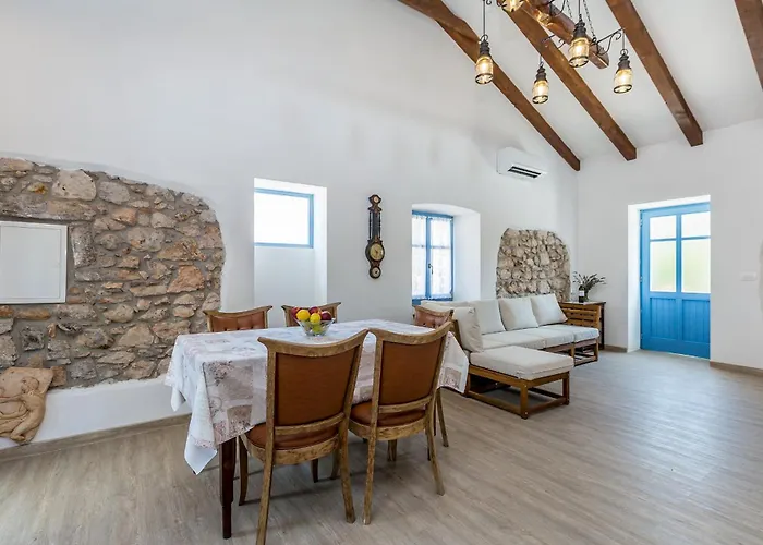House Kuntenta With Pool And Jacuzzi Ferienhaus *