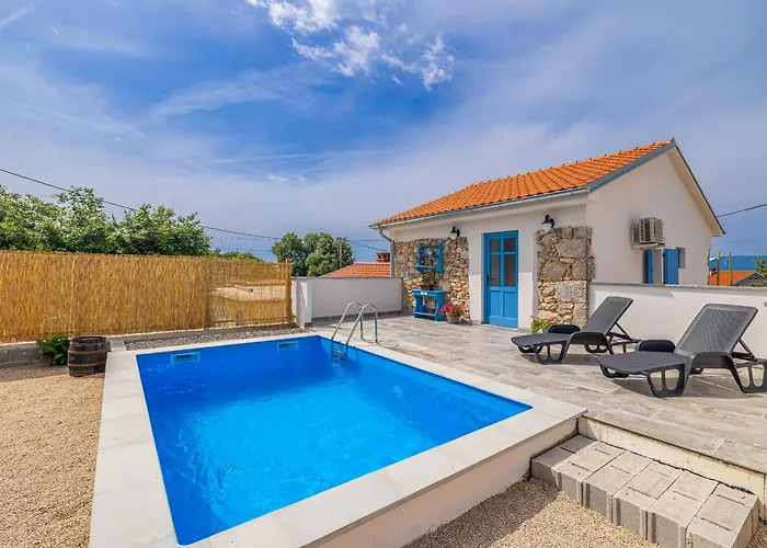 House Kuntenta With Pool And Jacuzzi Skrbčići