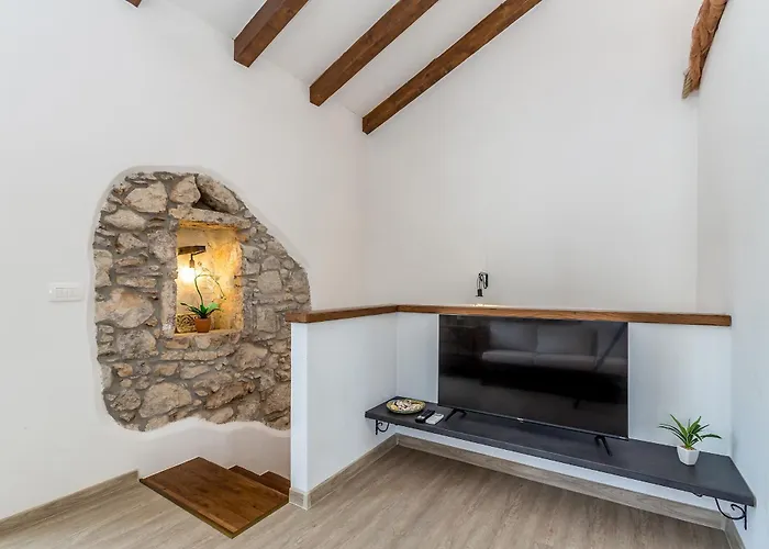 House Kuntenta With Pool And Jacuzzi Skrbčići