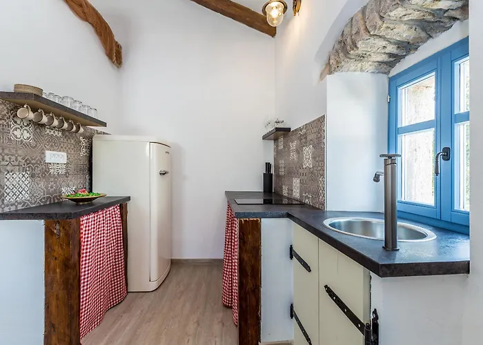 House Kuntenta With Pool And Jacuzzi Ferienhaus Skrbčići
