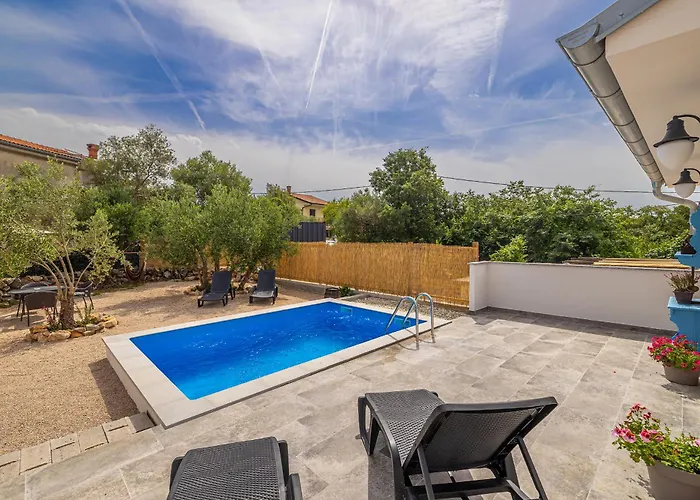 House Kuntenta With Pool And Jacuzzi Ferienhaus Skrbčići