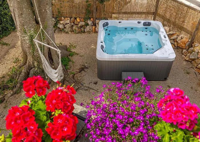 House Kuntenta With Pool And Jacuzzi