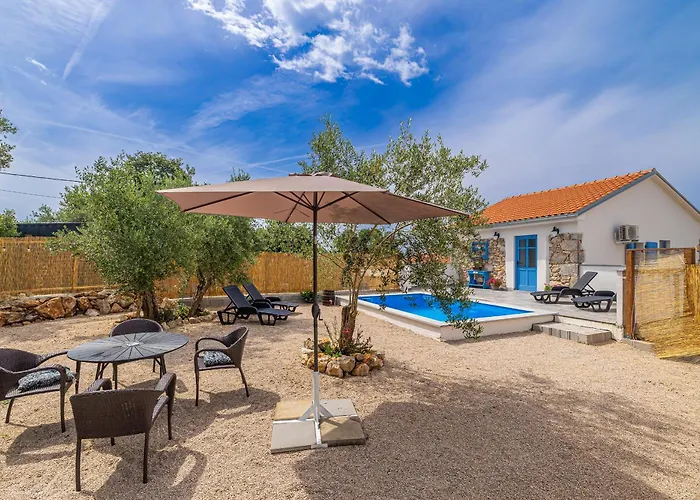 House Kuntenta With Pool And Jacuzzi Ferienhaus *