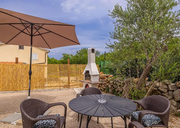 House Kuntenta With Pool And Jacuzzi Ferienhaus Skrbčići
