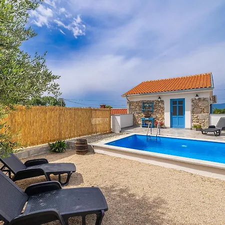 House Kuntenta With Pool And Jacuzzi Skrbčići
