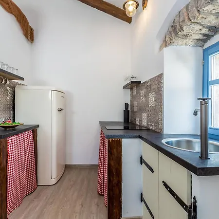 House Kuntenta With Pool And Jacuzzi Feriehus Skrbčići