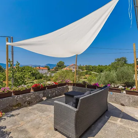 House Kuntenta With Pool And Jacuzzi Feriehus Skrbčići
