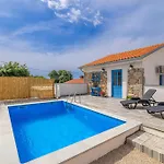 House Kuntenta With Pool And Jacuzzi Skrbcici