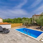 House Kuntenta With Pool And Jacuzzi *