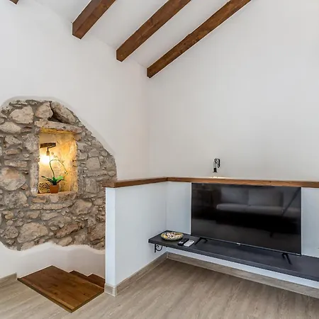 House Kuntenta With Pool And Jacuzzi Skrbčići
