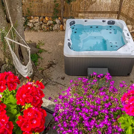 House Kuntenta With Pool And Jacuzzi